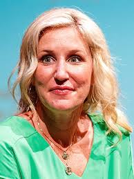 Jenny Mars's Instagram, Twitter & Facebook