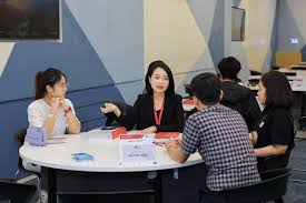 Nên học Marketing thương mại hay Quản trị thương hiệu?