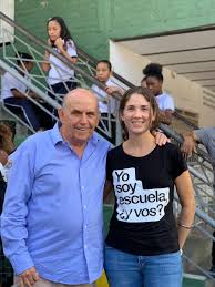 Es importante que el estudiante ingrese puntual y tenga a su disposición un espacio ideal con los respectivos útiles escolares, durante las clases debe de tener la cámara y el micrófono apagado, cuando vaya hablar encienda micrófono y cámara. Lina Sinisterra Mazariegos On Twitter El 10 De Marzo De 2017 Asumi El Reto De Liderar La Secretaria De Gobiernocali Organismo Creado Con La Reforma Administrativa De 2016 Con El Objetivo De