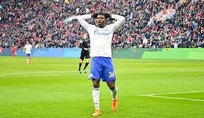 They employed five coaches, won just three games and were relegated, resulting in fans attacking players. Fc Schalke 04 News Geruchte Und Personal Breel Embolo Droht Saisonaus