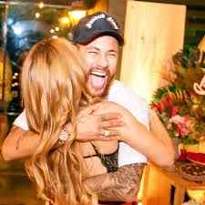Acum cateva saptamani, o prietena imi povestea experienta. Neymar Petrecere NebunÄ In Compania Unei Romance Focoase Antena 1