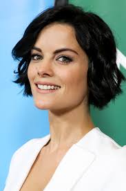 Jaimie Alexander, bob con movimiento