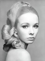 Norman Hartnell Print: Lana Barton Fifties Glamour. Art Prints, Posters &  Puzzles from Northcliffe Collection