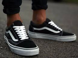 Men plus herrenmode bei happysize online bestellen. 10 Black Sneakers You Can Wear Every Day
