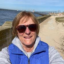 My 18 y/o daughter and I will be making our 3rd trip in 3 years to Waikiki  Beach next March. I'd like to take her for a day trip to another island.