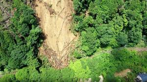 å¡å±±é›»é‰„ åœŸç ‚å´©ã‚Œã§ä¸€éƒ¨é‹ä¼' äº¬éƒ½ æ»‹è³€ã§å¤§é›¨è¢«å®³ å²è·¡ å¾¡åœŸå±… ã‚‚ä¸€éƒ¨å´©ã‚Œã‚‹ ç¤¾ä¼š åœ°åŸŸã®ãƒ‹ãƒ¥ãƒ¼ã‚¹ äº¬éƒ½æ–°èž