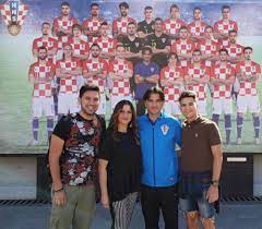 Zlatko dalić u središtu je pozornosti, a detalji iz njegova poslovnog ali i privatnog života cure na sve strane. Supruga Selektora Hrvatske Otkrila Dosad Nepoznate Detalje Zlatko Ne Funkcionise Kao Normalan Covek Molio Je Mog Sefa Da Mi Da Otkaz