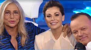 Al momento non si hanno altre notizie circa la bella giovane che ha rubato il cuore di d'alessio: Denise Esposito Chi E Instagram Eta E Vita Privata Della Nuova Fiamma Di Gigi D Alessio