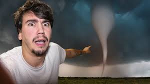 Au plus proche d'une TORNADE EF3 (270 KM/H) 😱🌪 (chasse aux orages)