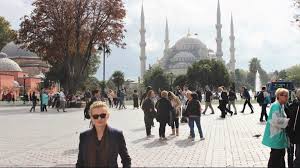 Istanbul este una dintre cele mai mari metropole, cu o populatie de aproape 20 milioane locuitors si zeci de fapt este uimitor de usor sa ajungi in istanbul, cu trei modalitati principale de transport. Istanbul OraÈ™ul Cu Doua FeÈ›e Mini Ghid Cu Sfaturi Practice