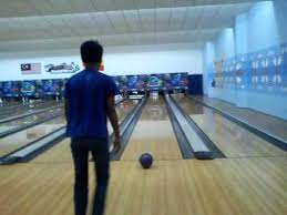 Ini adalah rakaman aktiviti rakan sekerja bermain bowling.ada yang baru pertama kali (first time) bermain bowling.ramai yang menggunakan cara dan teknik. Cara Terbaik Main Bowling Youtube