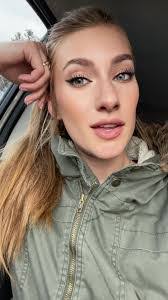 Chelsea Dill's Instagram, Twitter & Facebook