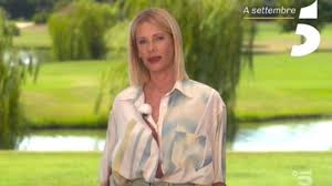 Taglio capelli, colore e i look più belli di alessia marcuzzi presentatrice storica de il grande fratello e de l'isola dei famosi, blogger de la pinella, alessia marcuzzi è una delle showgirl italiane più amate. Temptation Island 2020 Con Alessia Marcuzzi Prime Due Coppie