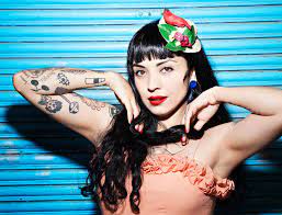 Y es que a través de sus redes sociales, la. Hitmaker Mon Laferte Will Bring Her Love Worn Voice To Scout Bar Houstonia Magazine