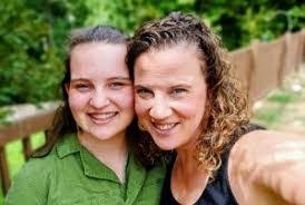 Leann Gregory's Instagram, Twitter & Facebook