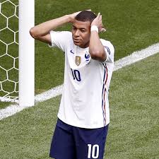 Nach sechs amtsjahren gerät der erfolgreichste sélectionneur, den die bleus je hatten, in den schatten. Problematisches Ego Ex Nationalspieler Jerome Rothen Attackiert Frankreich Star Kylian Mbappe Stern De