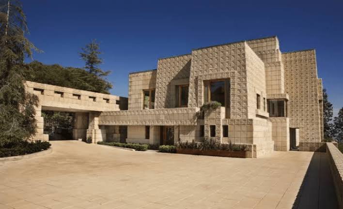 The Iconic 'House on Haunted Hill' Mansion Just Hit the Market in  California - Bloody Disgusting