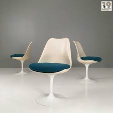 Three Tulip Chairs By Eero Saarinen For Knoll International Eero Saarinen Furniture Tulip Chair Saarinen