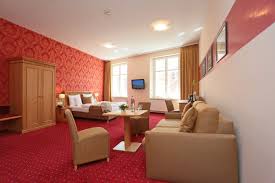 Staying in one of our junior suites means more space with the same standard of comfort. Junior Suite Im Scheelehof Urlaub Stralsund Mecklenburgvorpommern Hotel Hotel Innenhof Historische Altstadt