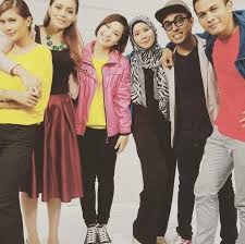 Cerita bermula dengan memperlihatkan kemesraan iman kejutkan suaminya dengan gelaran abe dan sayang dan kemudiannya iman ketawa kerana itu hanya lakonan. Info Dan Sinopsis Drama Kau Aku Kita Slot Dahlia Tv3 Iluminasi