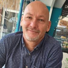 Hi. I am looking for a decorator. Do you have any recommendations? It would  be much appreciated.