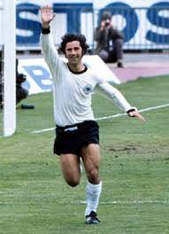 Finden sie hier traueranzeigen, todesanzeigen und beileidsbekundungen aus ihrer tageszeitung oder passende hilfe im trauerfall. Gerd Muller Der Bomber Top Soccer Legends German Soccer