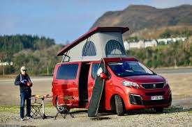 Avec le nouveau peugeot expert, notre ambition est de conquérir de nouveaux clients. Compact Et Bien Pense Le Peugeot Expert Signe Iroise Fourgons Amenages Van Life Magazine