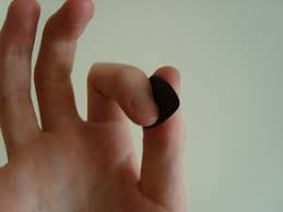 In this lesson andrew explains how to properly hold a guitar and how to use a pick. What S The Right Way To Hold A Pick Music Practice Theory Stack Exchange