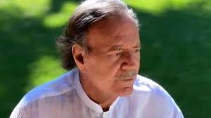 Julio Iglesias é acusado de abuso; relembre outros casos