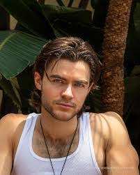 Devon Johnson's Instagram, Twitter & Facebook