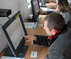 Proba teoretica consta in completarea unui chestionar auto drpciv ce cuprinde 26 de intrebari, iar numarul minim de raspunsuri corecte pentru a putea trece examenul este de 22. Examenul Auto De Vineri DupÄƒ Reguli Schimbate Digi24