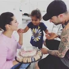 Kiara advani photos image credit: Sunny Leone S Daughter Nisha Made A Special Cake For Her Parents Anniversary And It Is Too Cute To Be Missed Pinkvilla