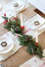 14 Sophisticated Christmas Table Decorations For A Merry And Bright Home Chic Christmas Decor Christmas Table Decorations Christmas Table