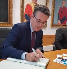 The 119,552 resident brazilians are 1.12% of the total population. Embaixador Da Irlanda Em Portugal Universidade Do Algarve