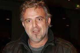 Ο πασχάλης τσαρούχας (αθήνα, 6 ιουνίου 1966) είναι έλληνας ηθοποιός, τραγουδιστής και συγγραφέας. Pasxalhs Tsaroyxas Evros News