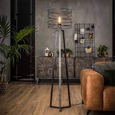 L'ampoule vintage est facile pour n'importe qui à changer et peut maintenant être. Lampadaire Industriel Droit Abat Jour Tourbillon Trepied Lampadaires Pier Import