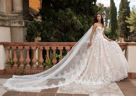 Innovias ofrece vestidos de novia de alta costura low cost. Pronovias Reinterpreta Sus Vestidos De Novia Mas Iconicos Con Esta Espectacular Coleccion 2020