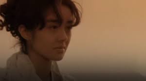 스캔들을 몰고 다니는 유명 배우 '밀란'. Poseu Dd6c6 Km