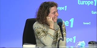 Elle est professeure agrégée et doctoresse en philosophie et enseigne actuellement à l'université. Extrait Quand Mazarine Pingeot Explique Que Sa Fille Hurle Son Nom Dans Le Metro