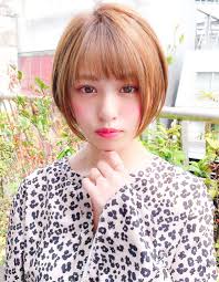センシュアルな耳かけショートボブ yk 419 ヘアカタログ 髪型 ヘアスタイル afloat アフロート 表参道 銀座 名古屋の美容室 美容院 耳かけショート 美髪 ショートボブ