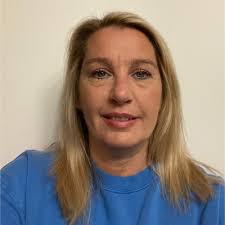 Today, Kent student Tyrese Sutton become the 25,000th recipient of a £3  meal served at our Canterbury Campus. He was presented with a box of fresh  produce from our local suppliers Foodari