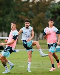 🇦🇷 TRIUNFO ANTE LA SUB 20 Y LIBERADOS HASTA EL LUNES Después de lo que  fue la deslucida victoria por 2-1 ante Mauritania, la Selección Argentina  continuó esta mañana con sus entrenamientos