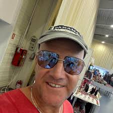 România face parte atât din NATO, cât și din Uniunea Europeană, însă în  ambele structuri se află la periferie. De aceea, avem nevoie de două  eforturi majore: 1️⃣ Conectarea corectă cu Europa,