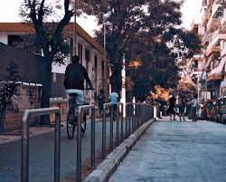 Βρίσκονται βόρεια του ταύρου και της καλλιθέας. Petralwna H Geitonia Omfalos Ths A8hnas Athens Hot Spots