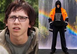 Skins : comment s'habilleraient les personnages en 2021 ?