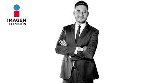 Periodista y escritor, nacho es un ingenioso conductor de noticias. Nacho Lozano Imagen Television