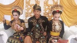 Apalagi menikahnya dengan seseorang yang telah membunuh kedua orang tua kita, dan dia tidak mau mengakui kesalahannya dan memiliki banyak alasan, entah karena ia mengantuk. Siswa Smk Di Lombok Barat Ini Nikahi Dua Gadis