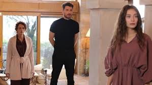 Genç oyuncunun bir kızı olduğunu ilk defa öğrenenler ise oldukça şaşırıyor. Uraz Kaygilaroglu Sefirin Kizi Ndan Ayriliyor Mu Sefirin Kizi Dizisinde Bir Ayrilik Daha