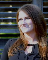 Lorri Simpson's Instagram, Twitter & Facebook