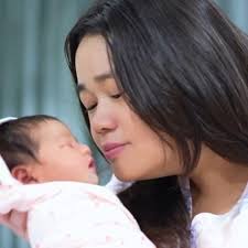 Olivia Allan Bahagia Hasil Pumping ASI-nya Semakin Banyak, Ternyata Pakai  Metode Ini